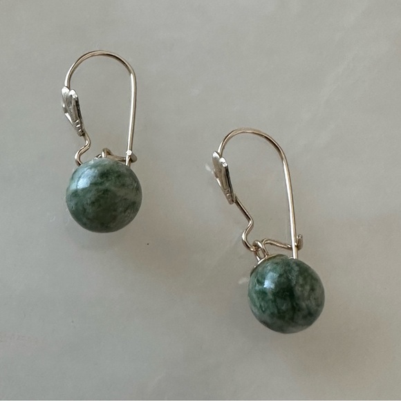 Vintage 14k Solid Gold Nephrite Drop Dangle Earrings - Picture 5 of 13